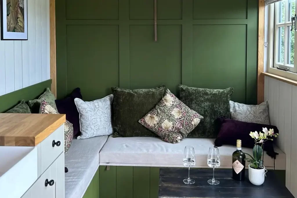 Blackthorn Hideaway - a Blackdown Shepherd Huts Tasker Self-Build hut