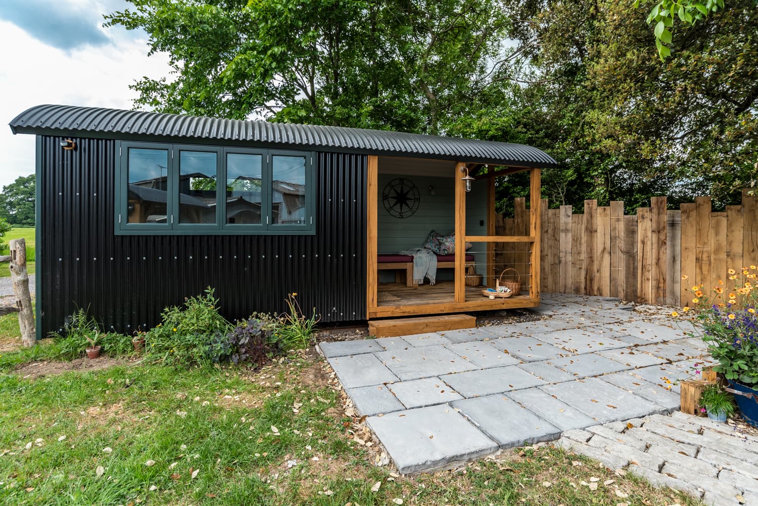 RCP25-BSH-5-65-FB Blackdown Hybrid Cabin